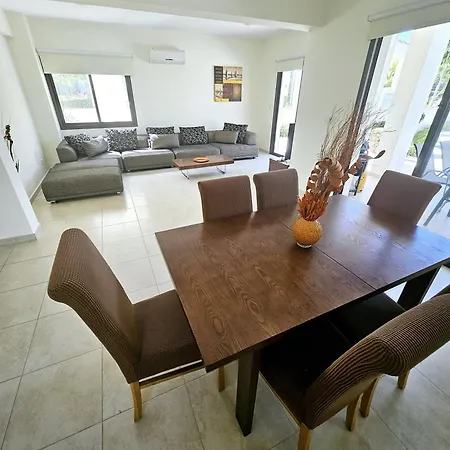 Villa Modern 3 Bedroom Villa, Pool And Close To Golf Course