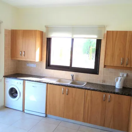 Modern 3 Bedroom Villa, Pool And Close To Golf Course Paphos