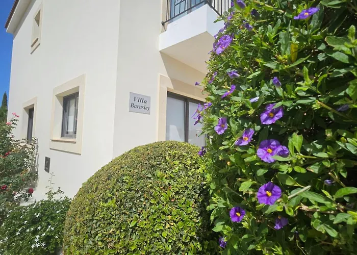 Modern 3 Bedroom Villa, Pool And Close To Golf Course * Paphos