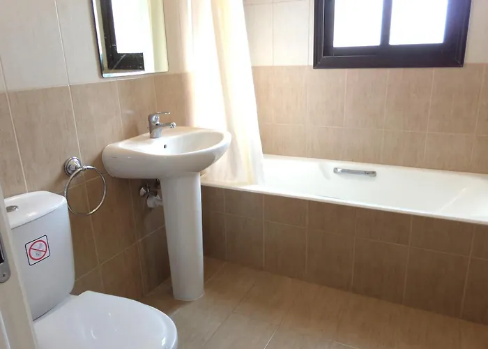 Villa Modern 3 Bedroom Villa, Pool And Close To Golf Course *