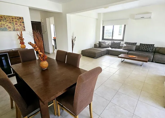 Modern 3 Bedroom Villa, Pool And Close To Golf Course *