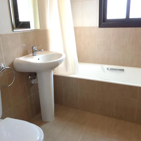 Villa Modern 3 Bedroom Villa, Pool And Close To Golf Course *