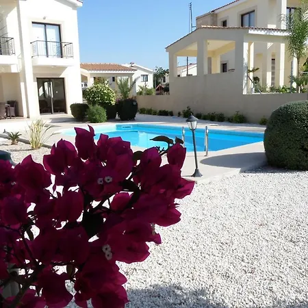 Modern 3 Bedroom Villa, Pool And Close To Golf Course Paphos