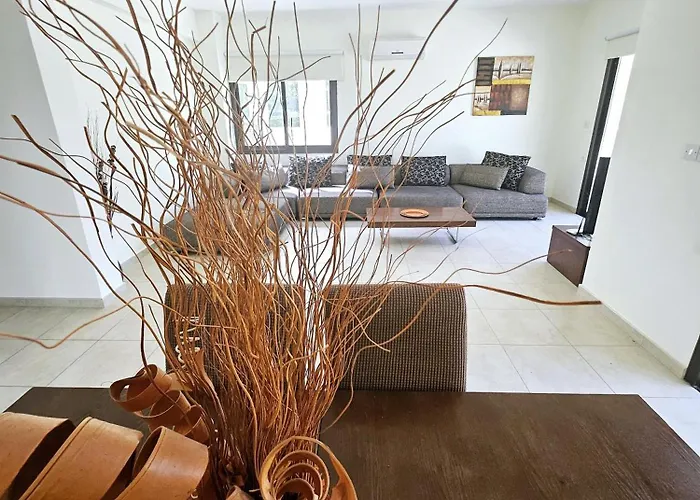 Modern 3 Bedroom Villa, Pool And Close To Golf Course * Paphos