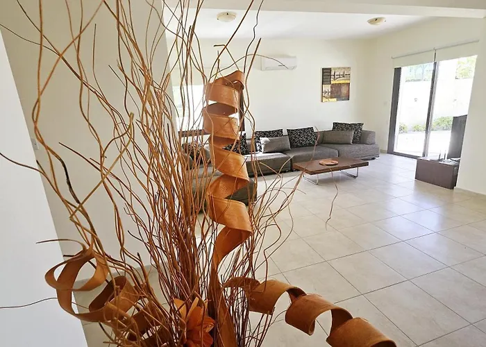 Вилла Modern 3 Bedroom Villa, Pool And Close To Golf Course Пафос