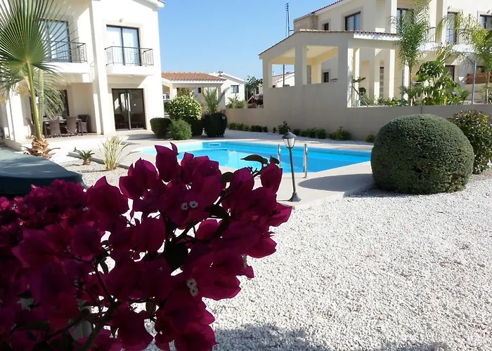 Modern 3 Bedroom Villa, Pool And Close To Golf Course Paphos